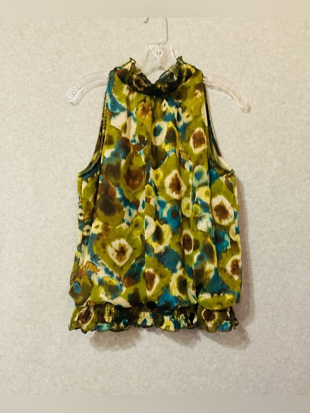 B-wear woman's Sleeveless Ruffle Hem Floral Top in Olive Green Sz XL